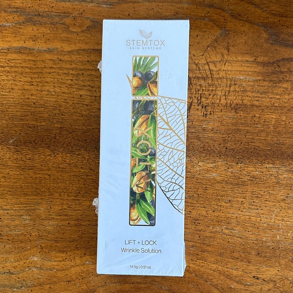 Stem Lift + Lock Wrinkle Solution with Gold and Green Accents